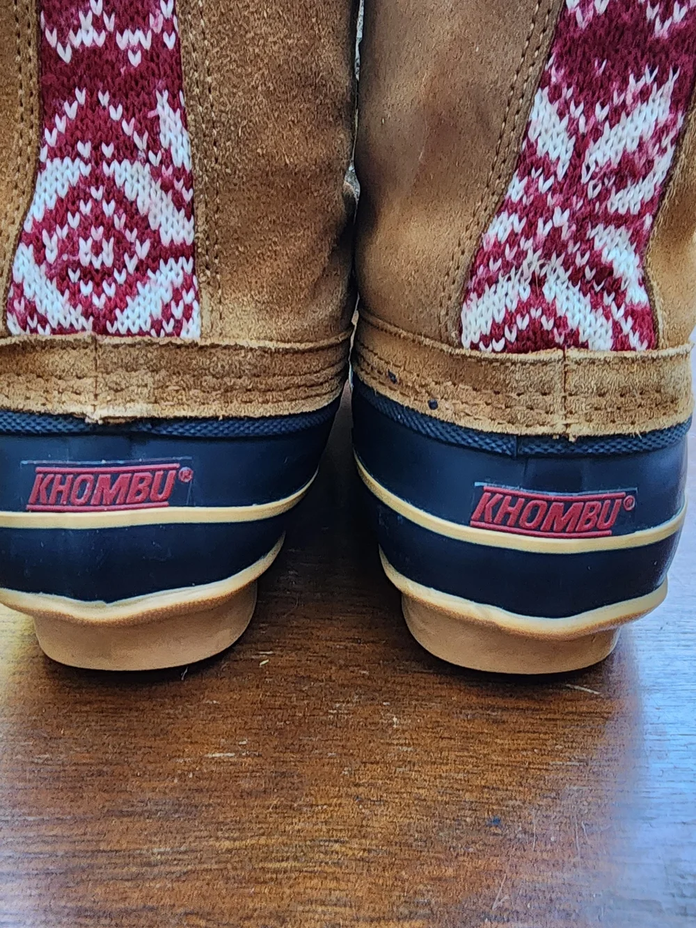 Khombu Women’s Tan and Black Winter Lace-Up Boots with Red Knit Cuff 8.5